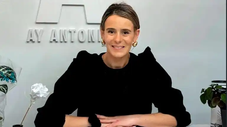 Con empuje. Se muestra la diseñadora de accesorios, Luz Veccia