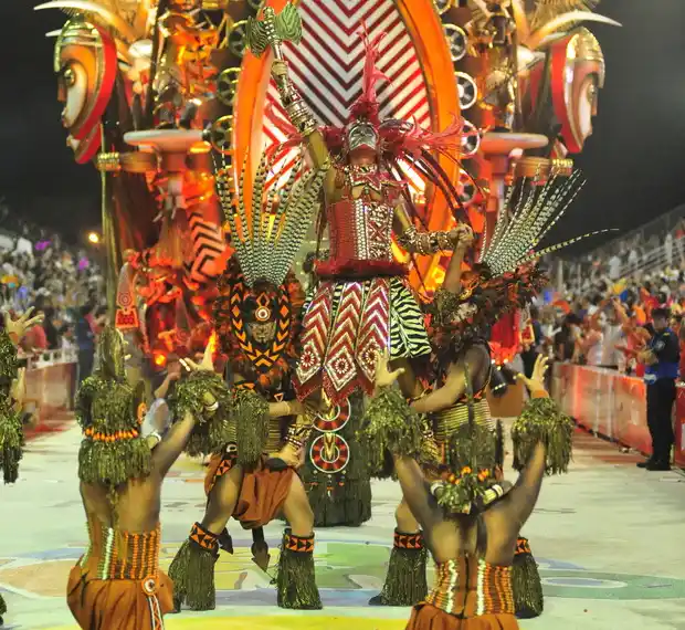El Carnaval del País cerró febrero con el paso de Kamarr, Mari Marí y Ará Yeví