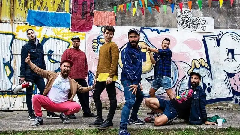 La curiosa canción de Sudor Marika: al ritmo de la cumbia tocaron en la Plaza de Mayo