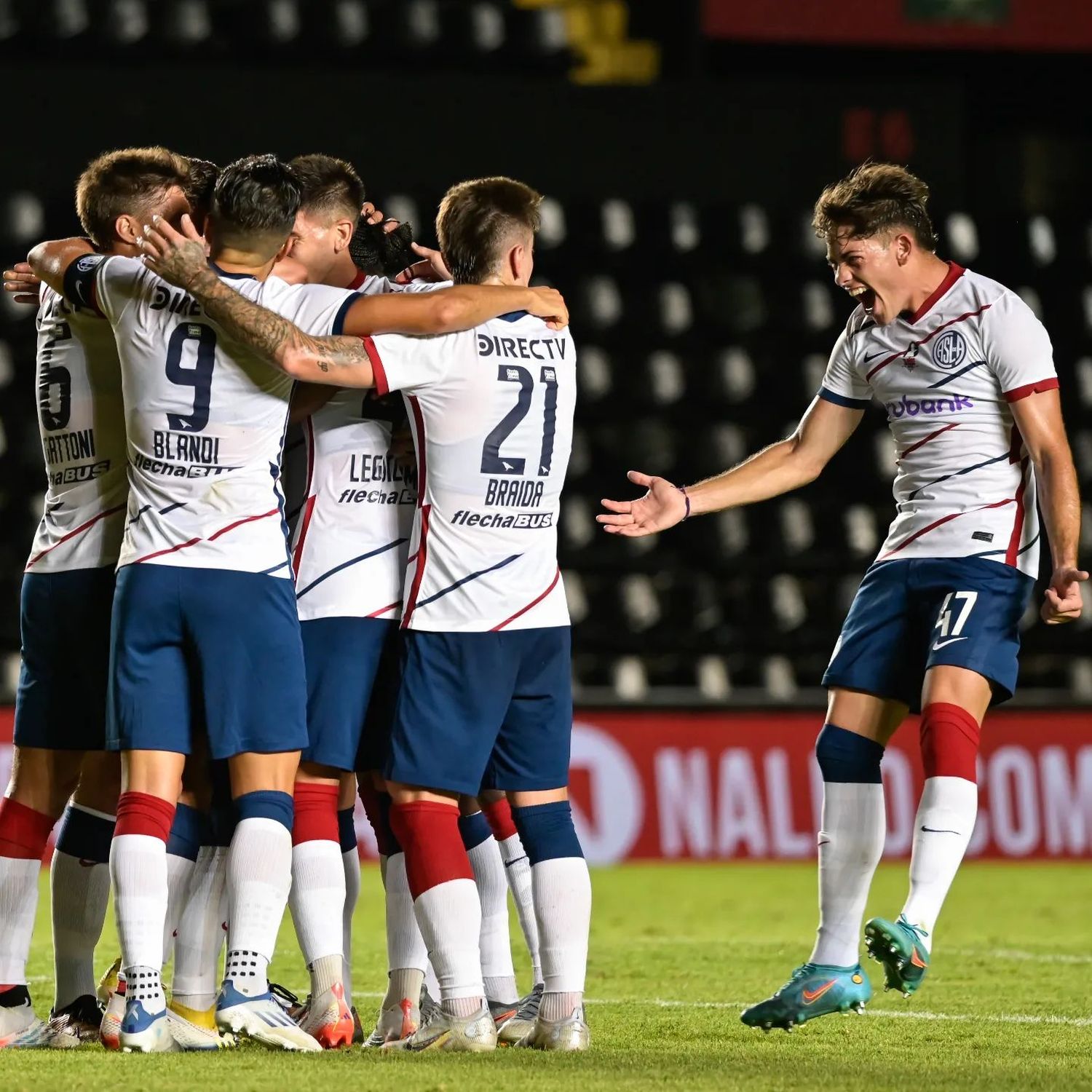 San Lorenzo avanzó con una goleada en Santa Fe
