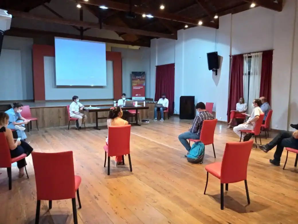 Pese a dos semanas de disminución de contagios, preocupa la disponibilidad de camas y las consultas tardías