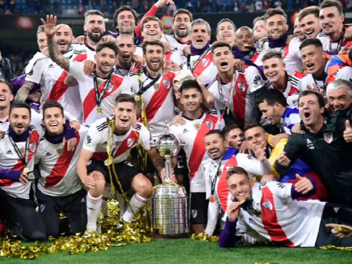 El club, jugadores y e hinchas festejan el aniversario de la final en Madrid