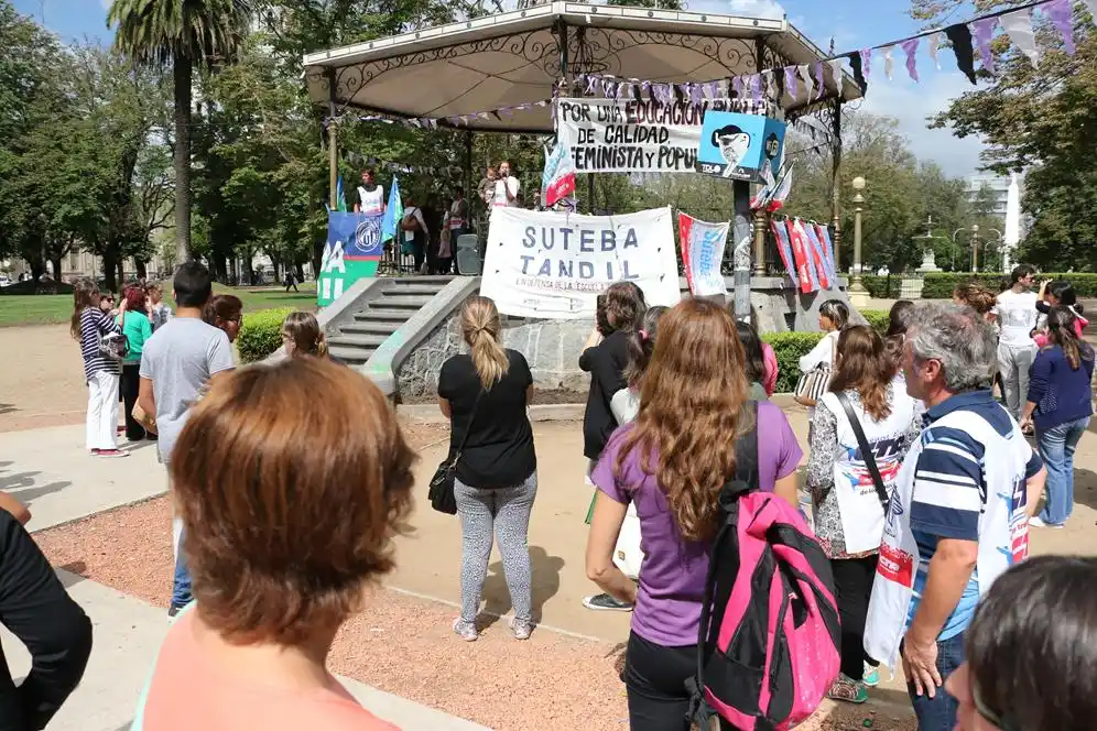Los docentes extendieron la medida de fuerza 