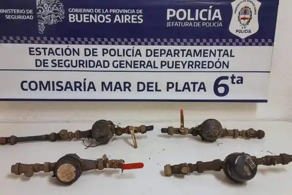 Tenía antecedentes y lo detienen robando medidores de agua