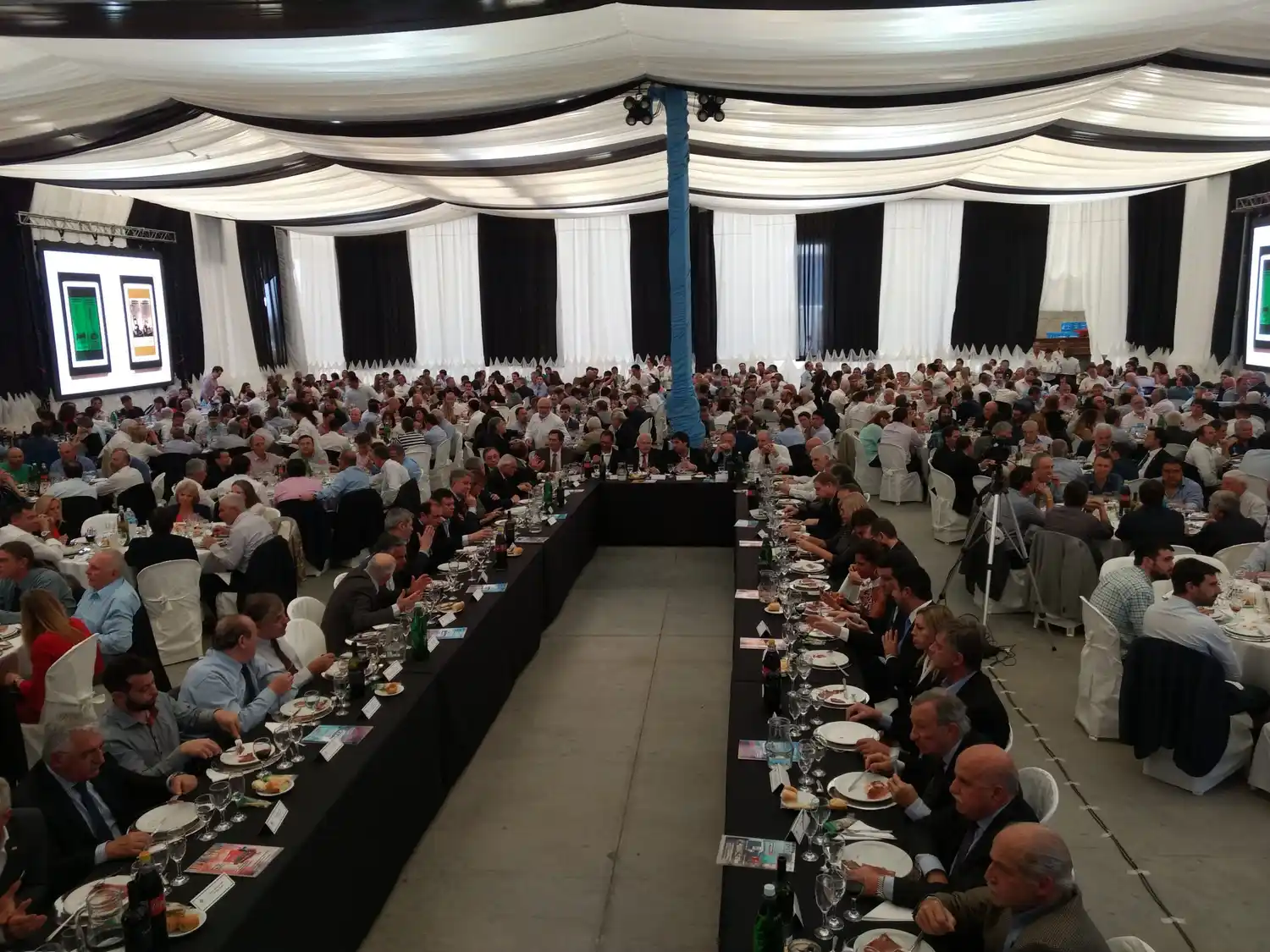 Con pocos motivos para brindar, la industria santafesina celebró su día en Armstrong