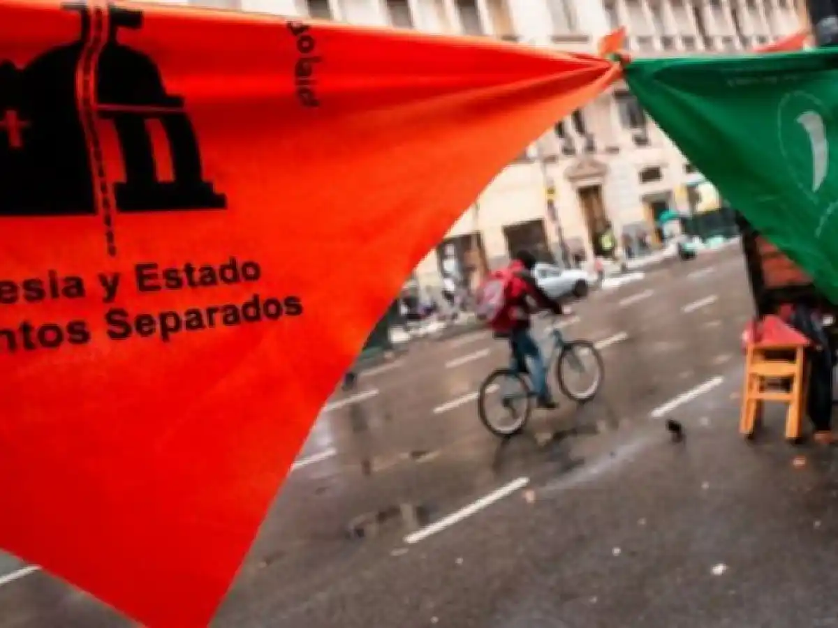 Iglesia: crece la presión parlamentaria para suprimir sus privilegios 