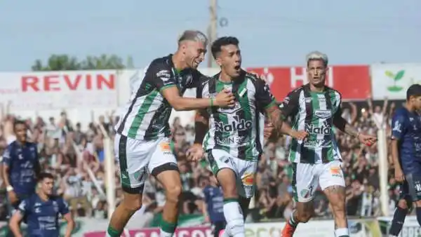 Villa Mitre derrotó a
Sarmiento en Bahía Blanca