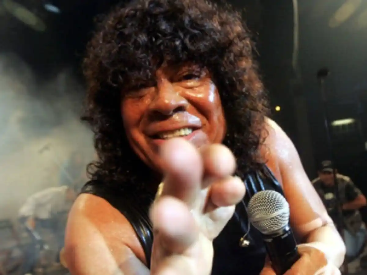 La Mona anuncia un baile con todos los tragos a $100