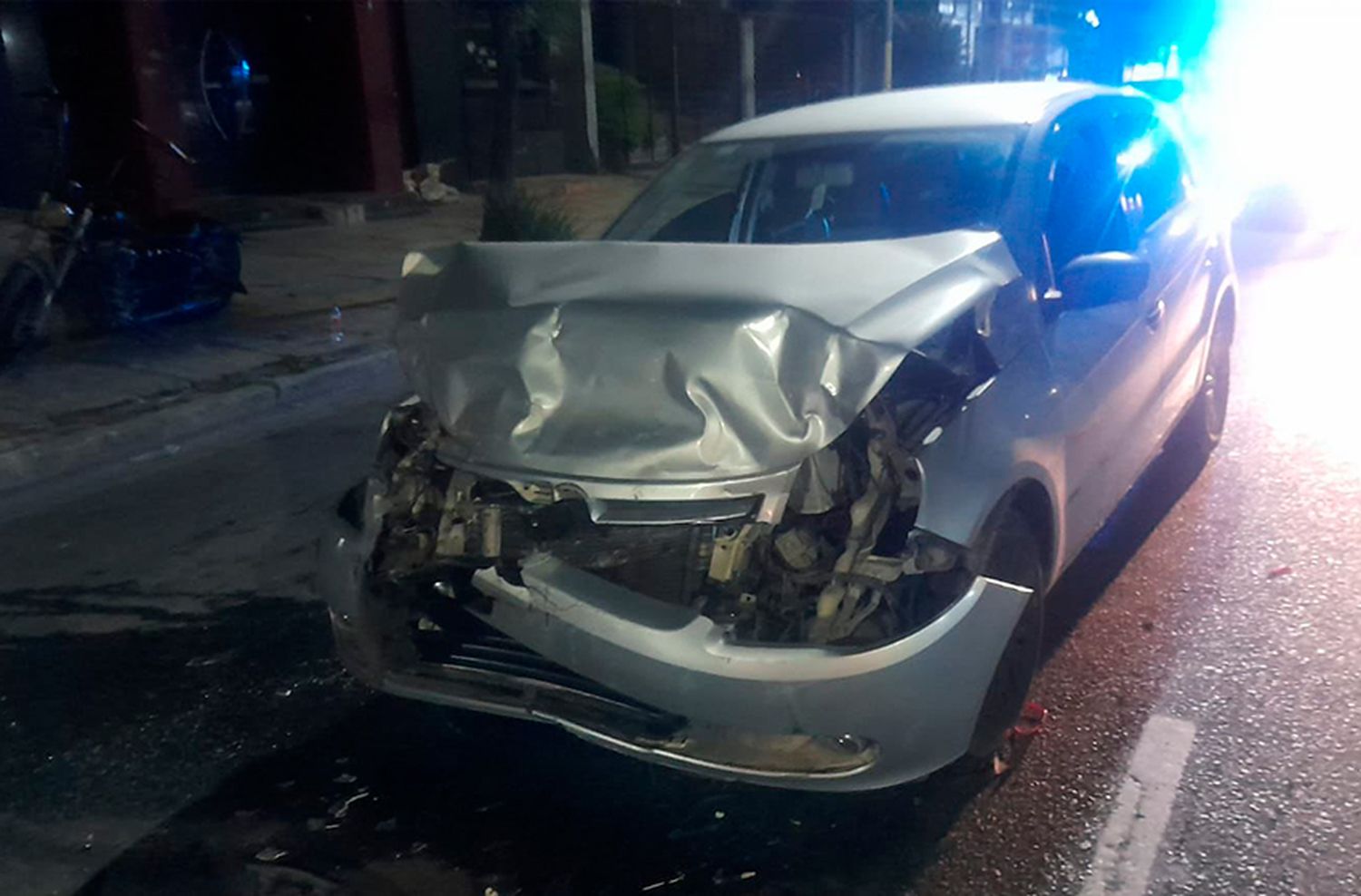 Borracho impactó contra un taxi