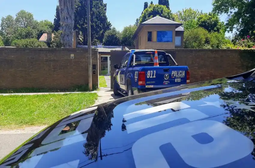 Detuvieron a tres hombres durante un allanamiento en una lujosa propiedad en Fisherton