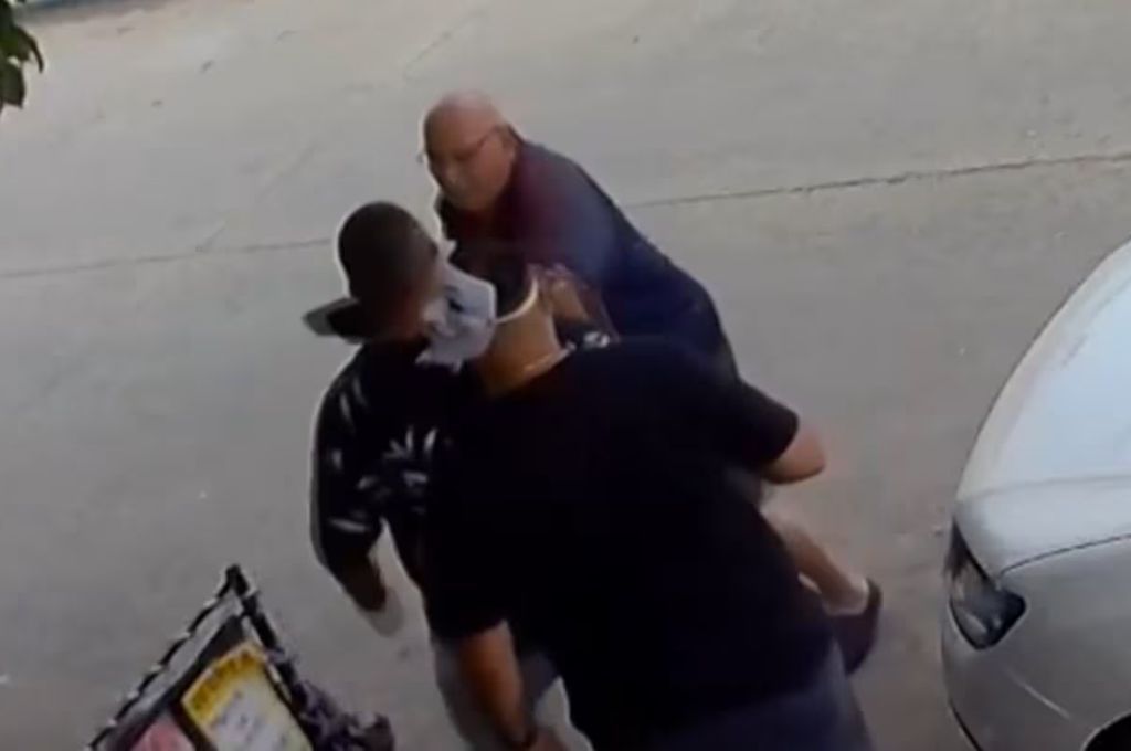 Rafael Moreno, policía retirado, disparó contra su vecino luego de un reclamo por ruidos molestos. (Foto: captura de video de TN).