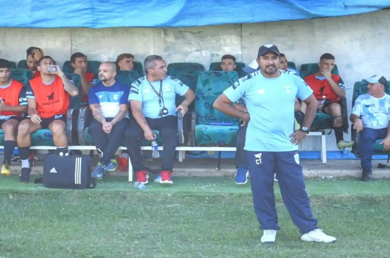 Beto Acosta dejó de ser el entrenador de Gimnasia de Concepción del Uruguay