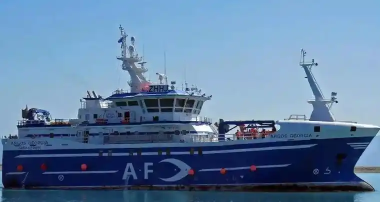 El barco pesquero se hundió cerca de Malvinas.