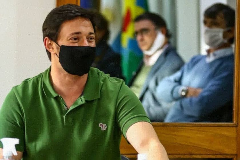 Ya con el alta médica, el intendente de Pinamar criticó la prohibición de "reuniones familiares"