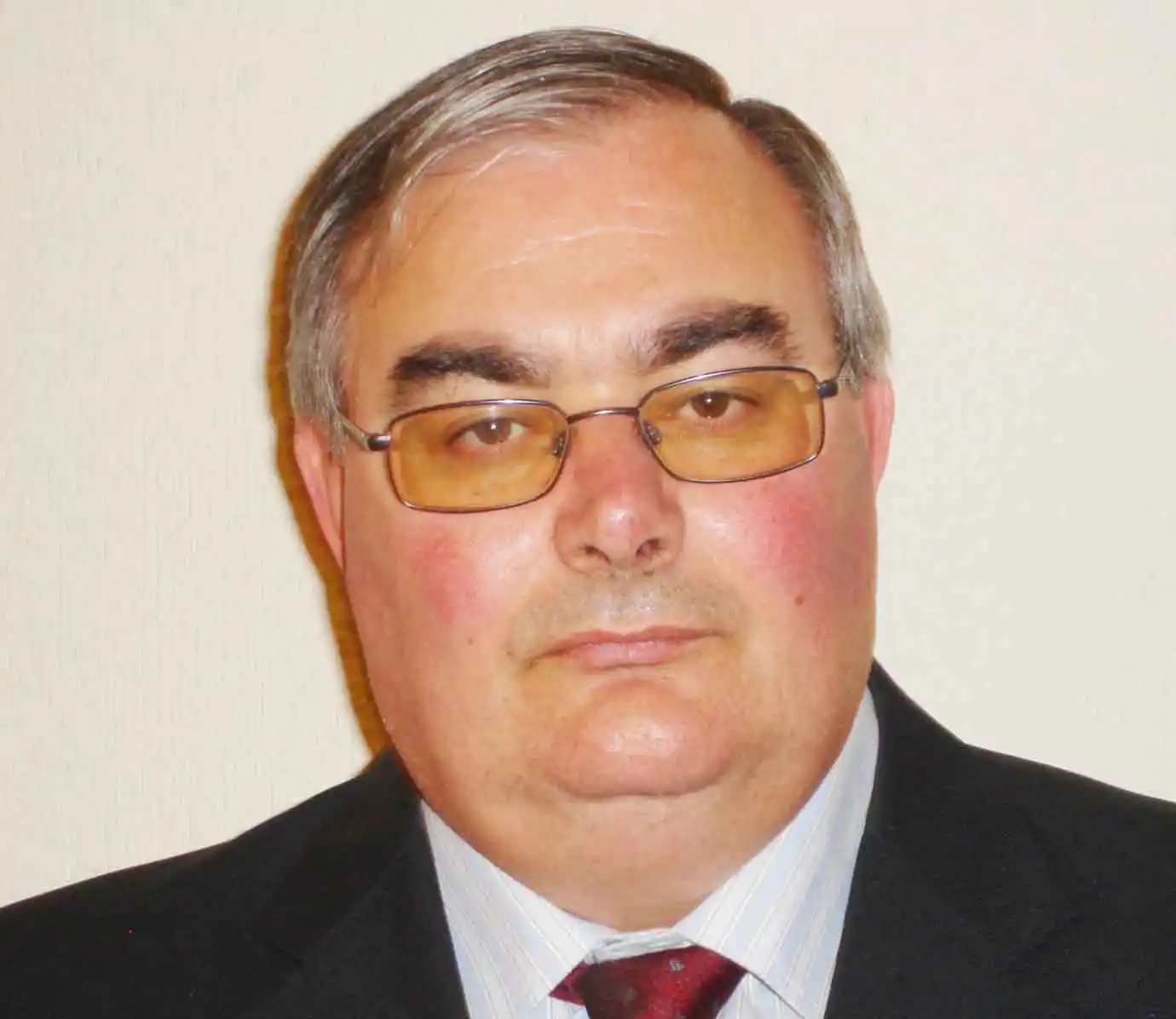 Vivir no es sólo coexistir,  sino hallarse y desarmarse