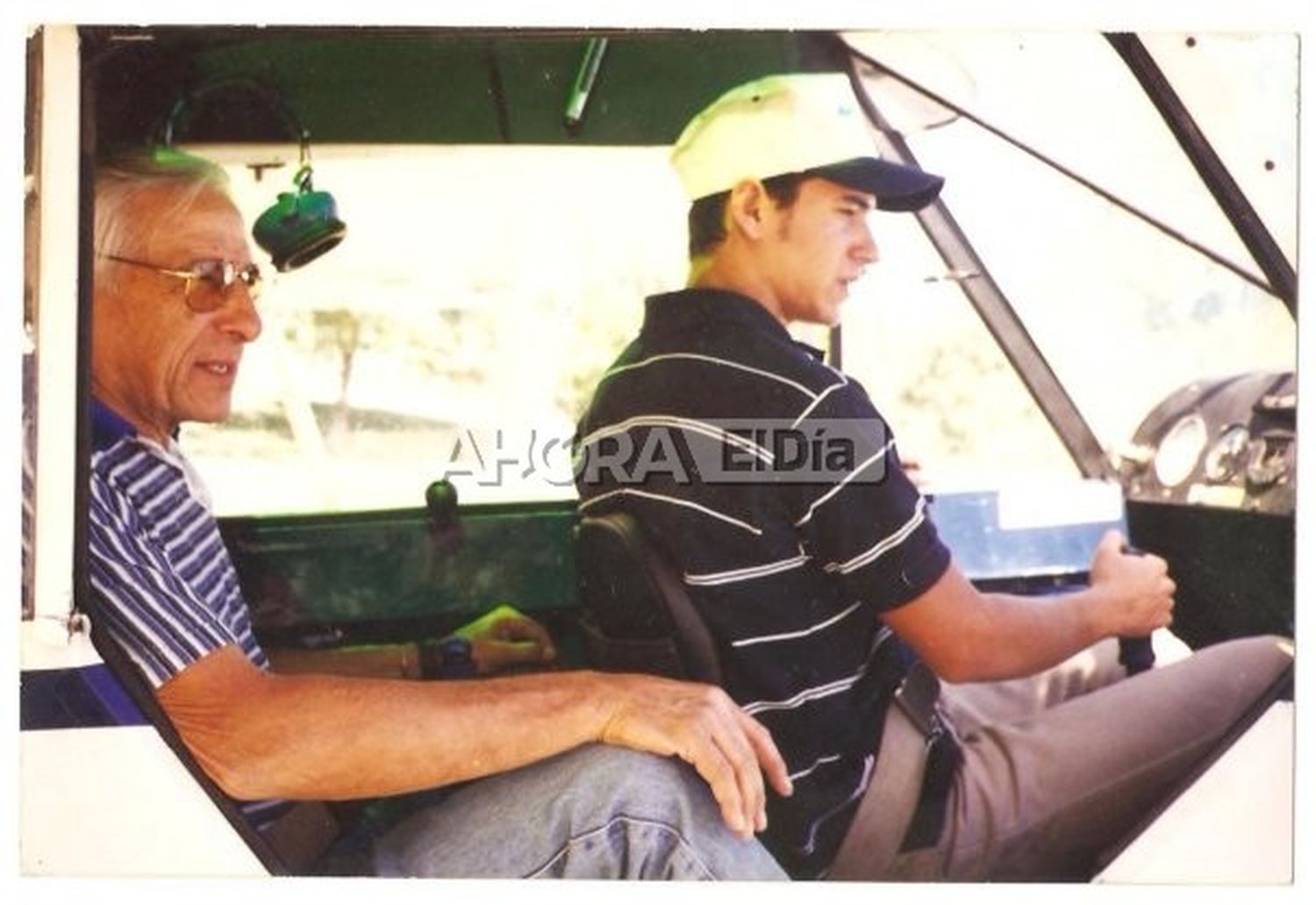 La única foto suya que Donnet publicó en sus redes sociales, en 2009 junto a su padre.