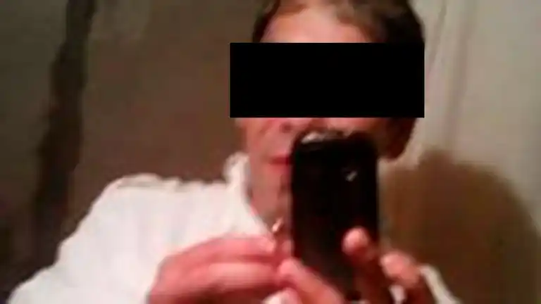 Fue a la cárcel a ver a su marido condenado por violación y estaba con la amante: la atacó a la salida