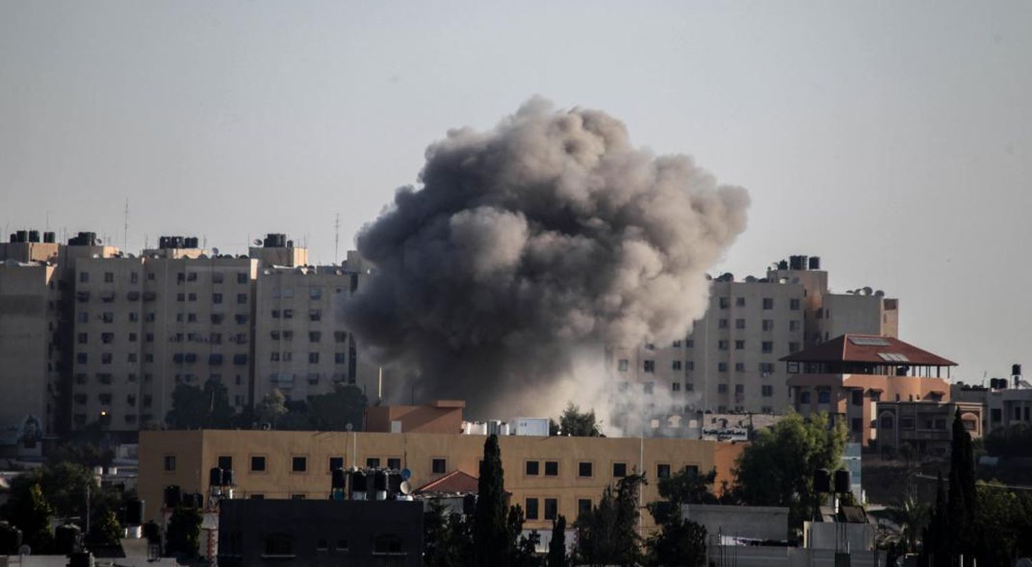 Israel bombardeó objetivos de Hamas en Gaza y endureció aún más el bloqueo