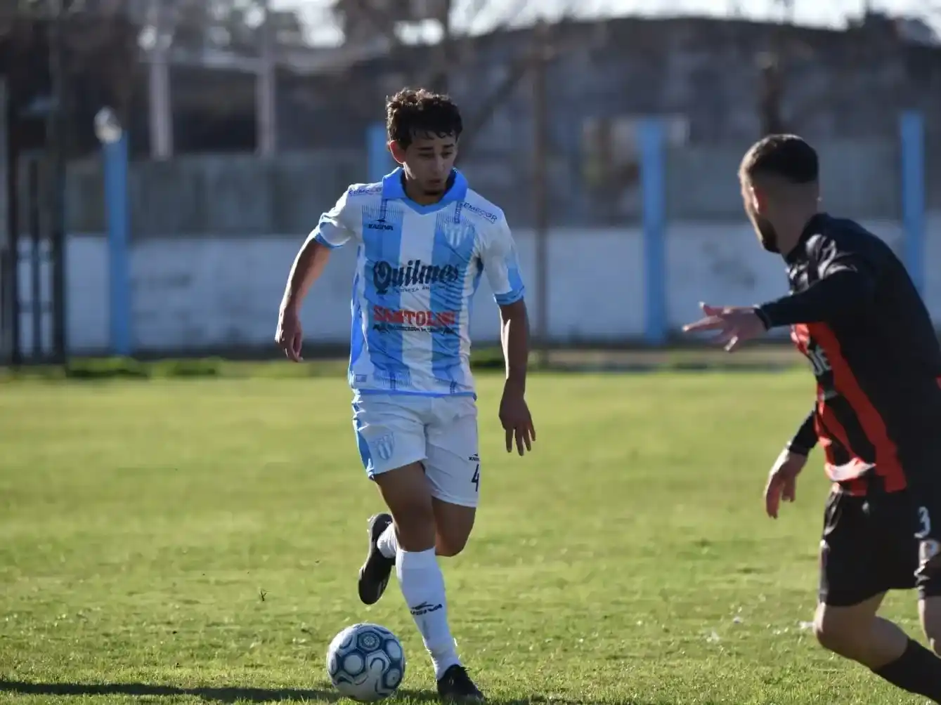 Juventud buscará cerrar esta noche la primera rueda del Torneo Apertura de la "A" con puntaje perfecto