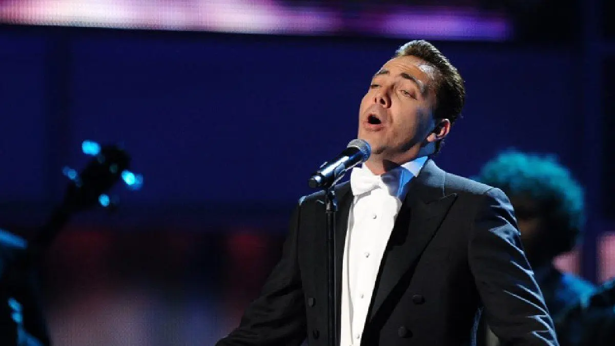 Cristian Castro presenta a su nueva novia