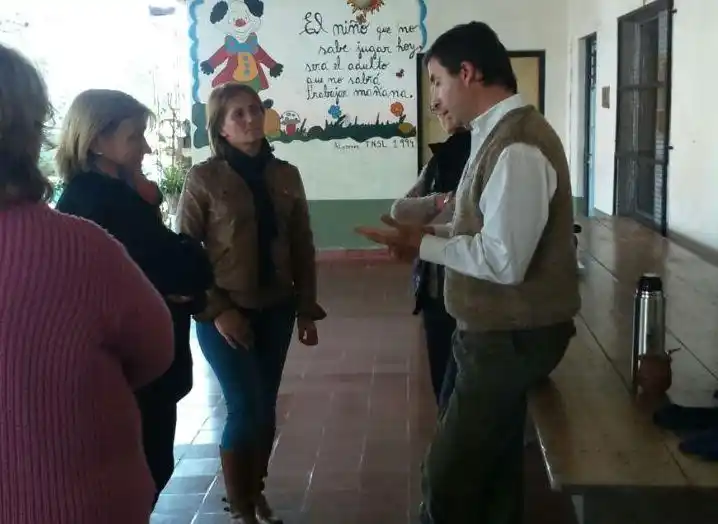 El senador Nicolás Mattiauda visitó el Hogar de Menores de Gilbert