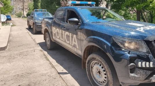 Grabaron a una mujer policía practicándole sexo oral a su compañero en un patrullero