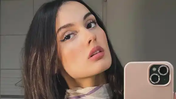 Se hizo pasar por su mamá en Tinder y descolocó a un joven con sus respuestas