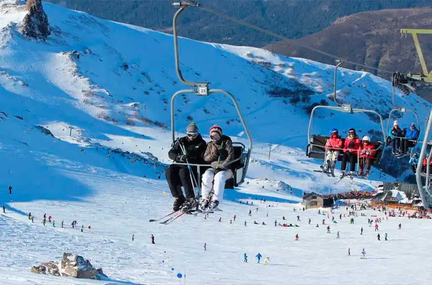 Tragedia en Bariloche: murió un operario mientras arreglaba una aerosilla