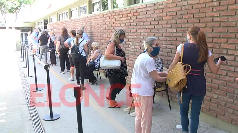 Paraná: Comenzaron a vacunar a mayores de 70 años