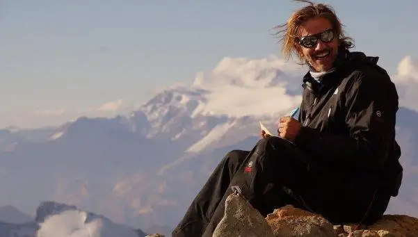 Arana va por la revancha y viajó para escalar el Everest