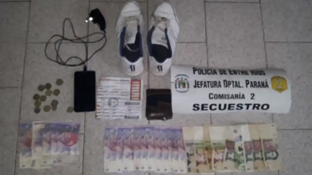 Un familiar le robo sus pertenencias