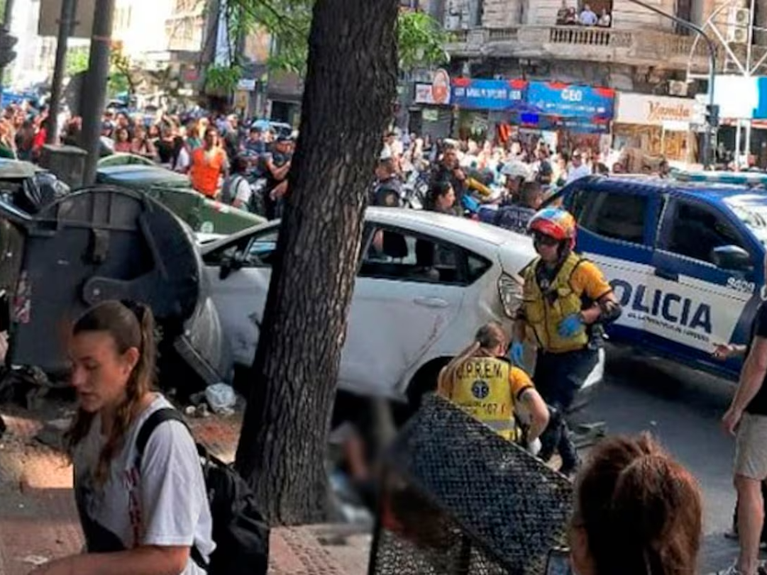 Un auto atropelló a varios peatones en pleno centro de Córdoba