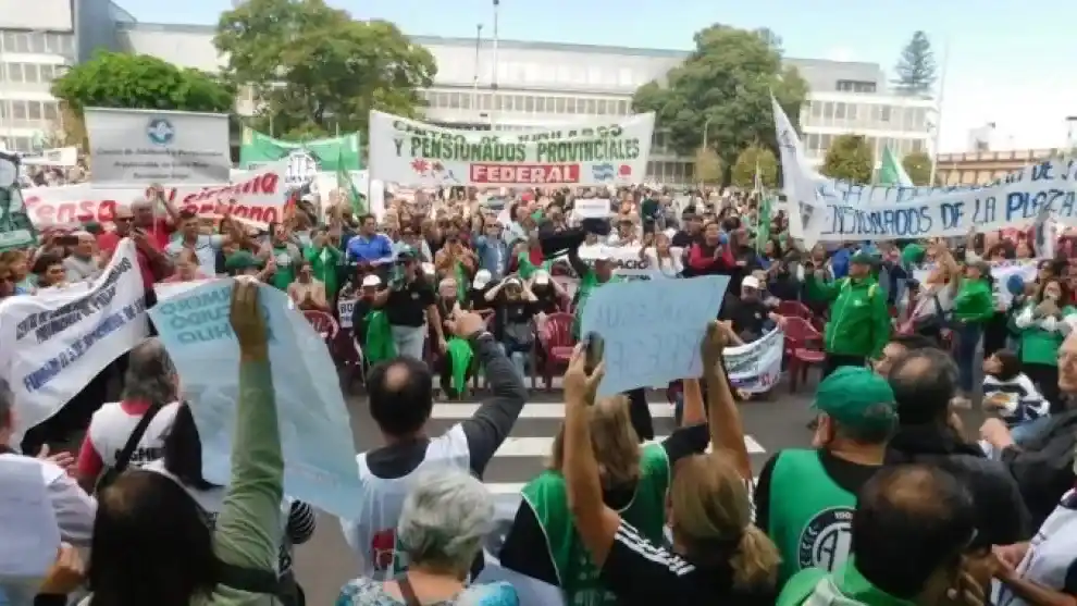 ATE se plegó al plan de lucha de la Multisectorial en Defensa de la Caja de Jubilaciones y denunció extorsión en los concursos estatales
