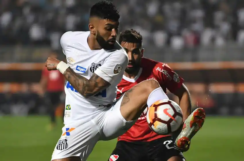 Independiente clasificó a cuartos, en un final con incidentes