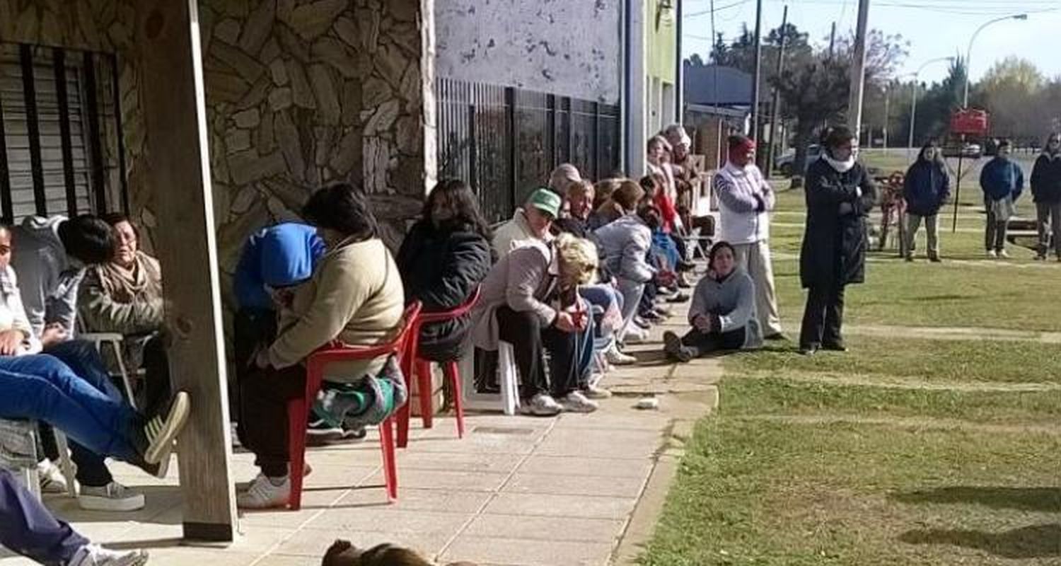 Quejas en Gobernador Castro por la demora en pagos en el Correo