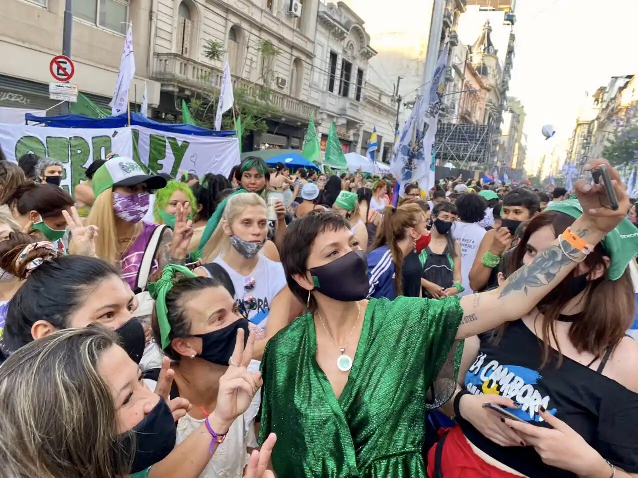 Mayra Mendoza celebró la media sanción al proyecto de aborto legal en Diputados: "Podemos pasar a la historia"