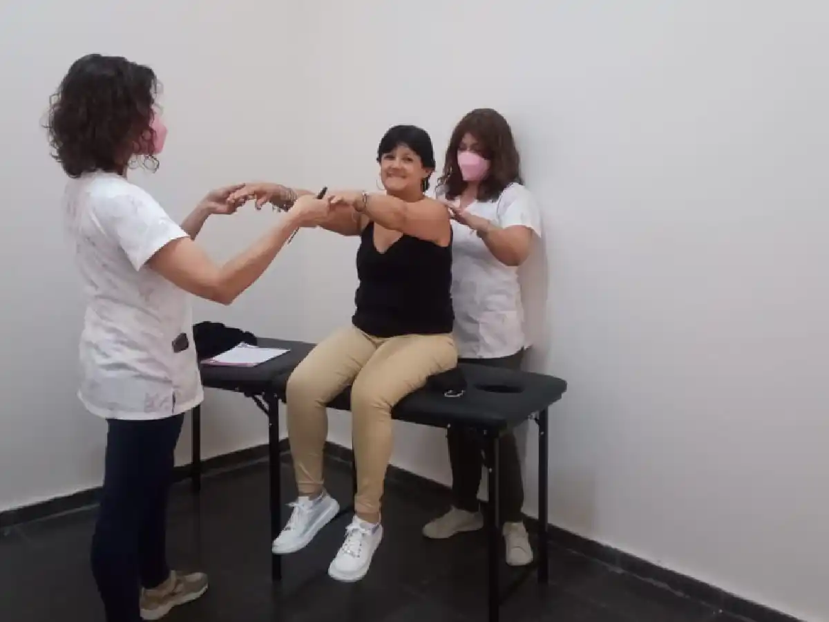¿Por qué hay que ir un  kinesiólogo cuando se tiene cáncer de mama?   Por qué hay que ir un  kinesiólogo cuando se  tiene cáncer de mama?   