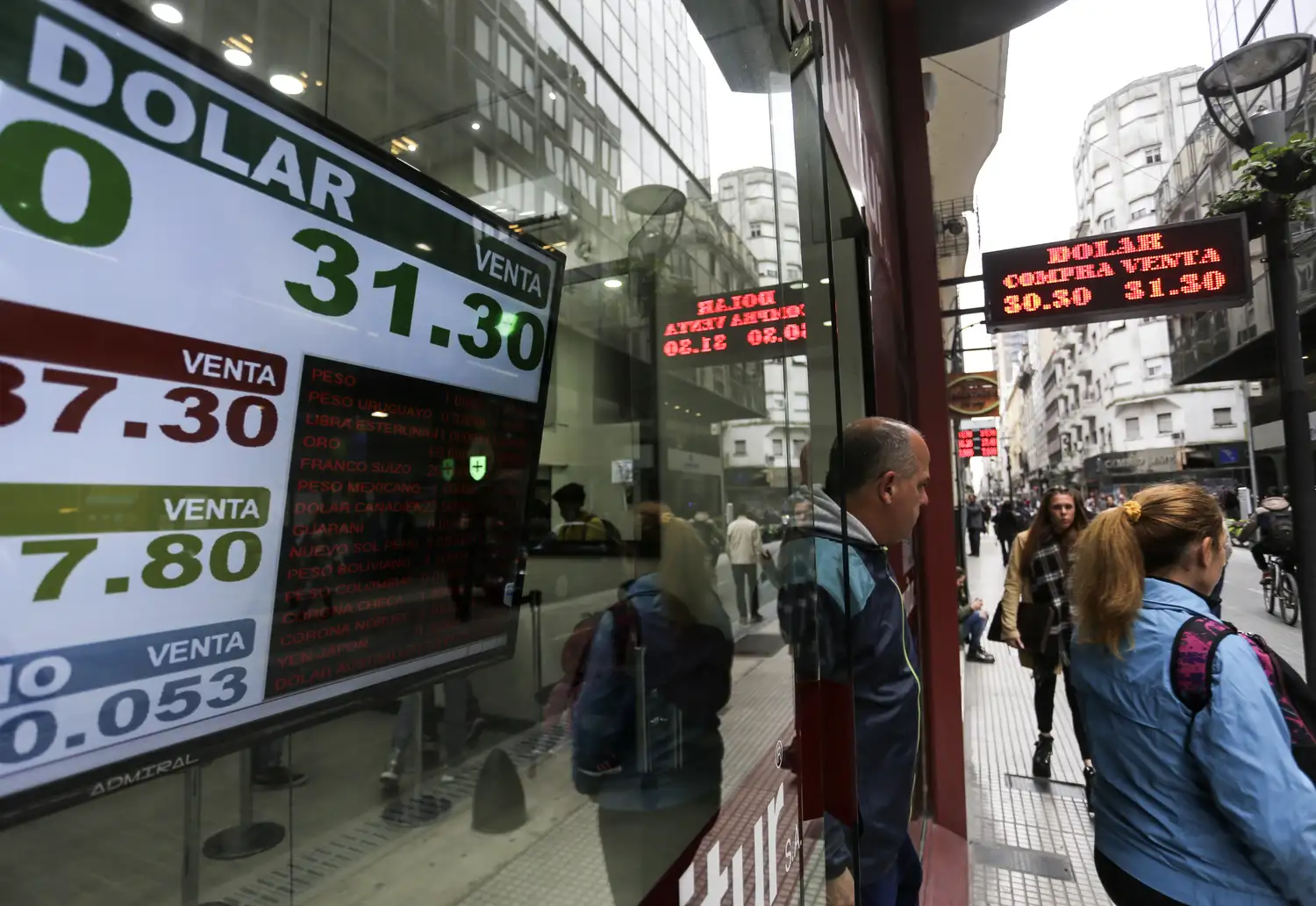 El dólar cerró una semana récord a 31,46 pesos