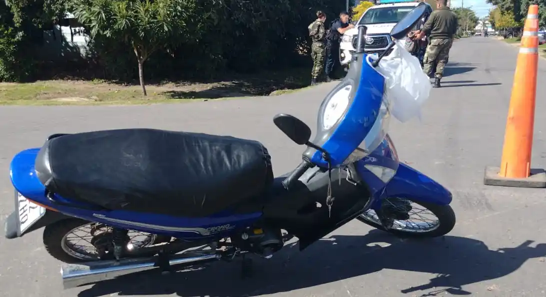 Motociclista resultó lesionado al impactar contra un móvil policial