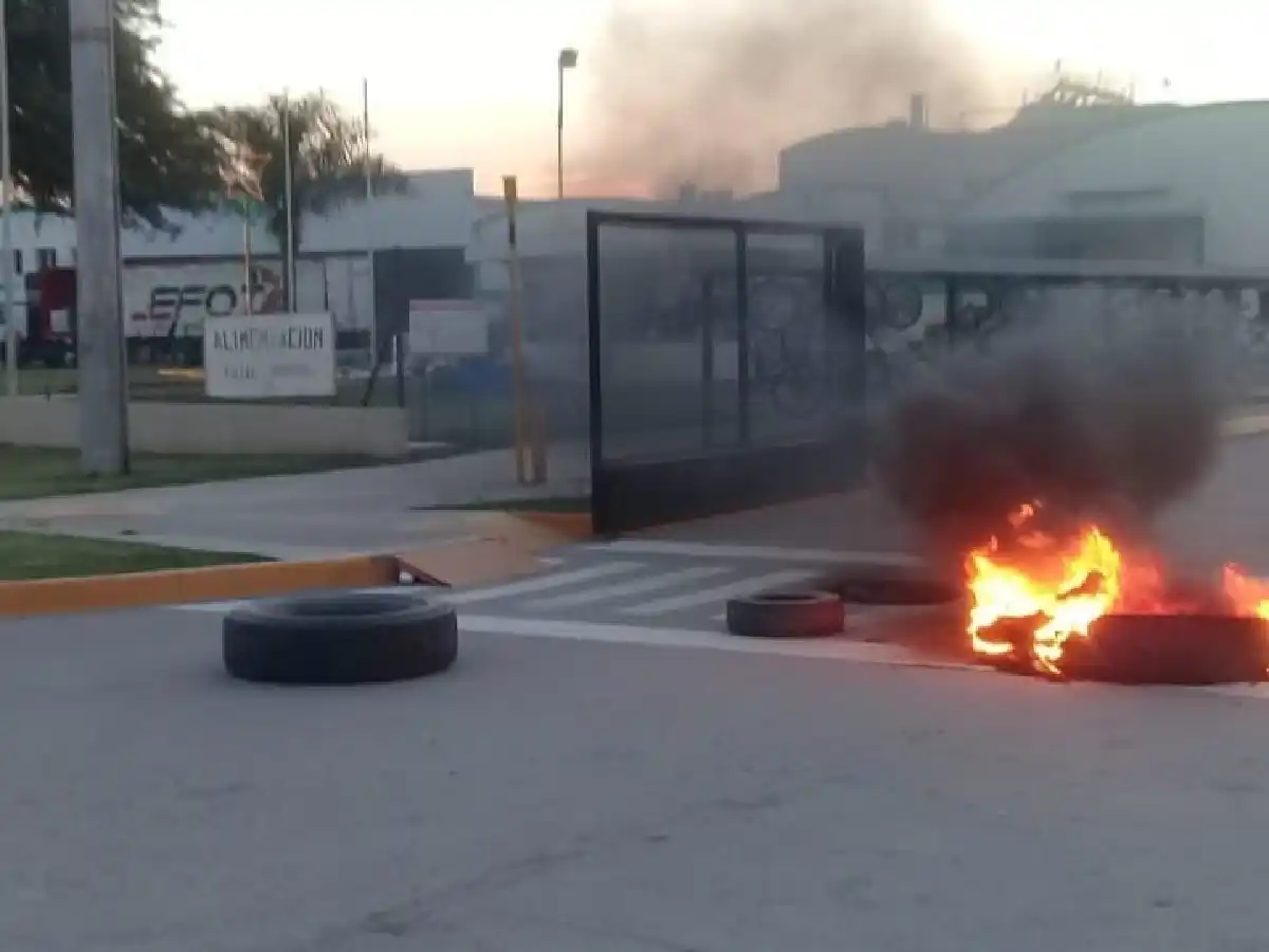 Arroyito: Cortaron el ingreso a la firma Dulcor