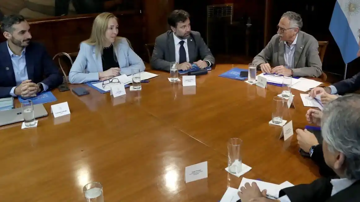 El Gobierno Nacional y la OPS garantizaron el abastecimiento de vacunas del Calendario Nacional