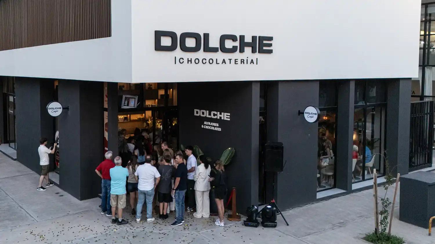 Dolche inauguró su nuevo local en la esquina de 62 y 57