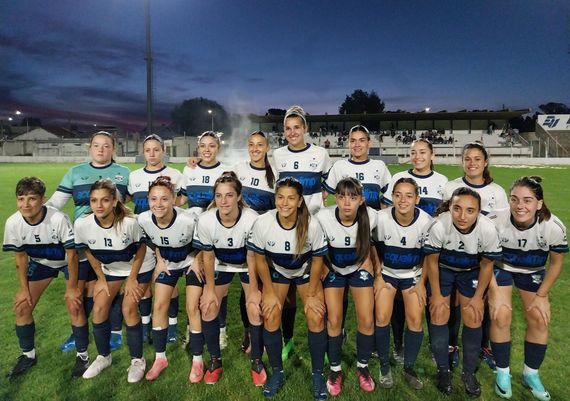 El femenino de Gimnasia terminó el año con un festejo