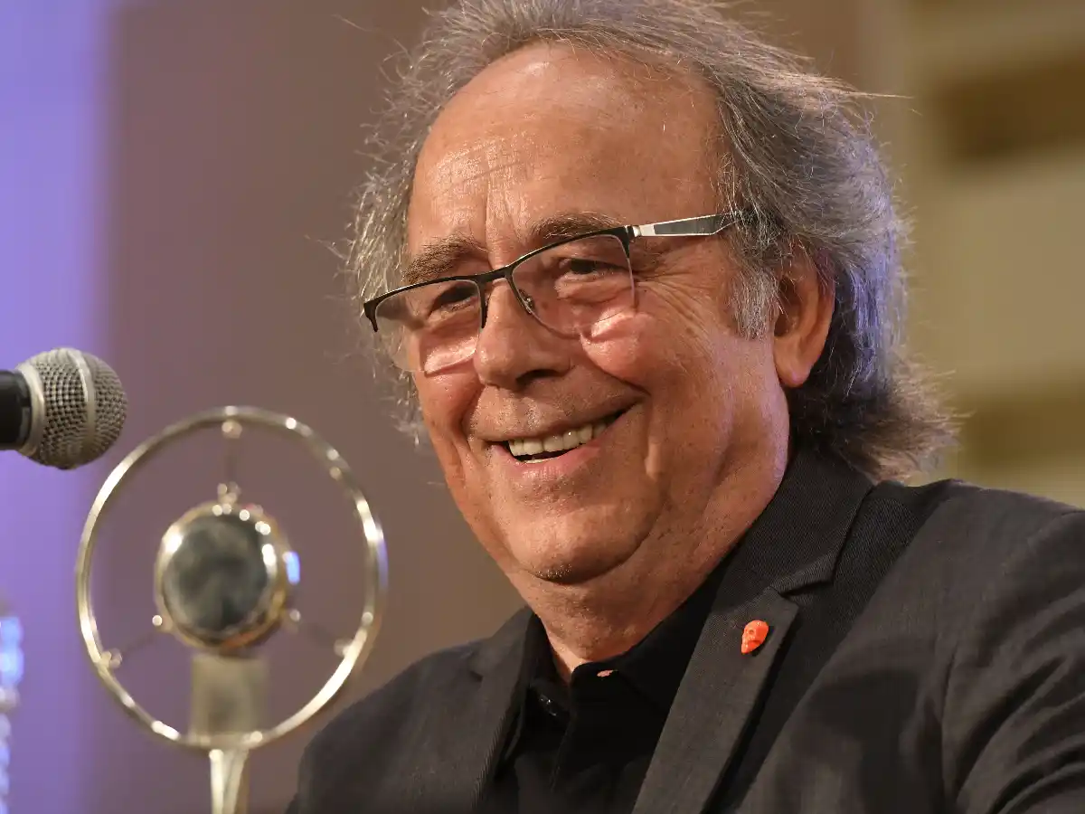 Serrat: "En Buenos Aires  me acuesto escuchando los  bombos y duermo acunado" 