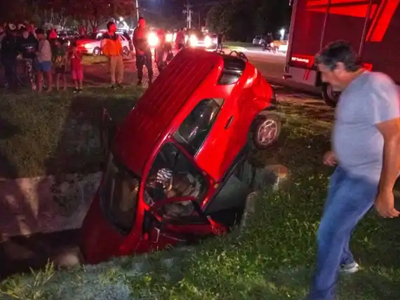 Un vehículo cayó a un zanjón: no hubo heridos