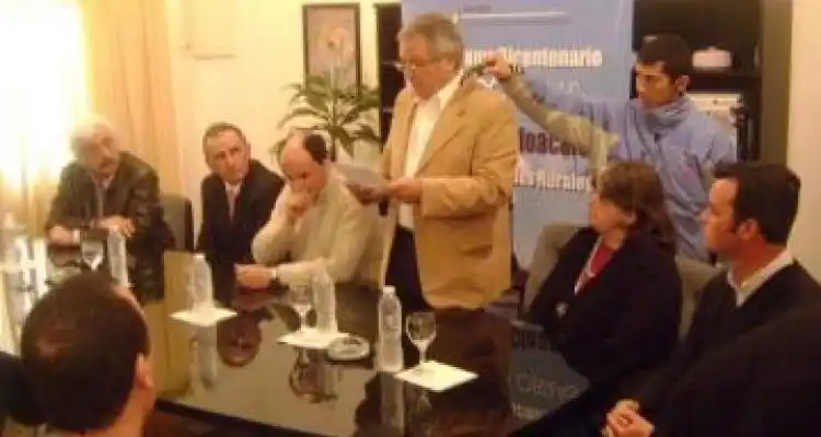 Cloacas y agua para Santa Lucía