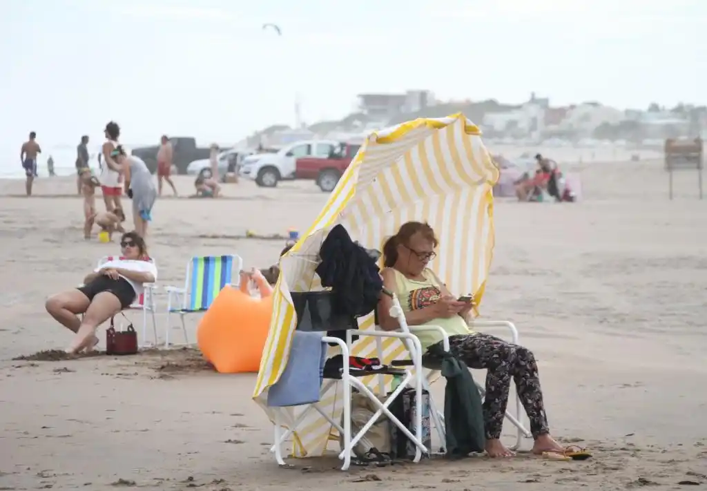 El fin de semana largo se despide en la playa