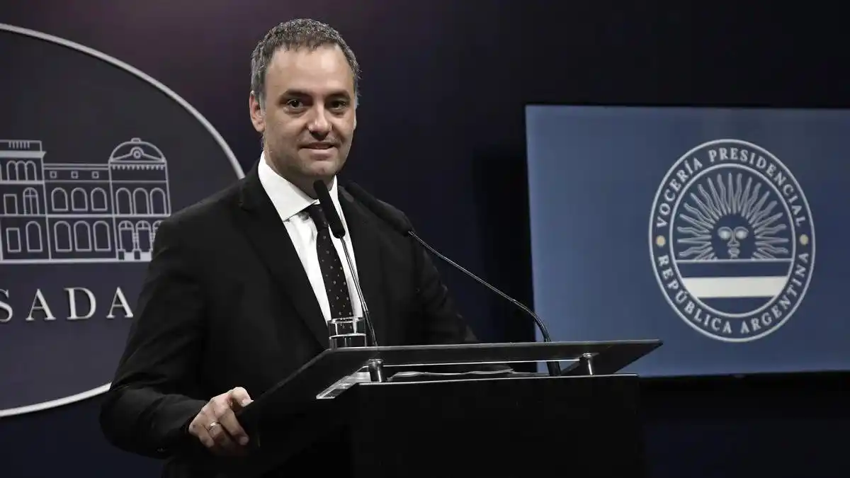 Manuel Adorni en conferencia de prensa