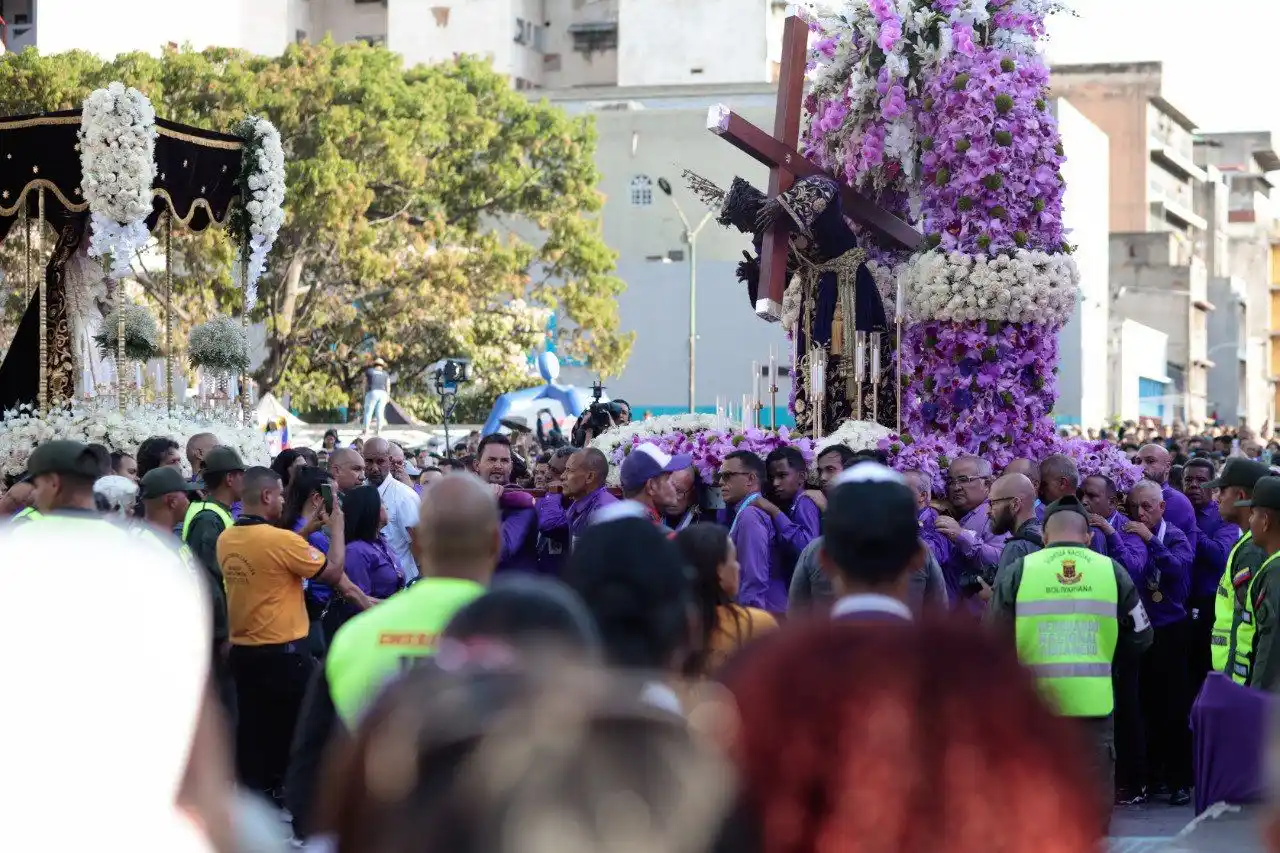 «El Nazareno revierte y convierte al mundo salvándolo de la soberbia de los poderosos», recuerda el arzobispo de Caracas