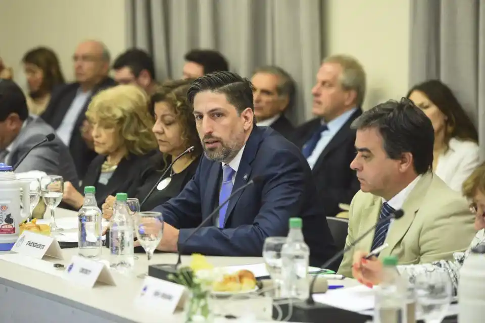 Inicia formalmente la negociación por la paritaria nacional docente 